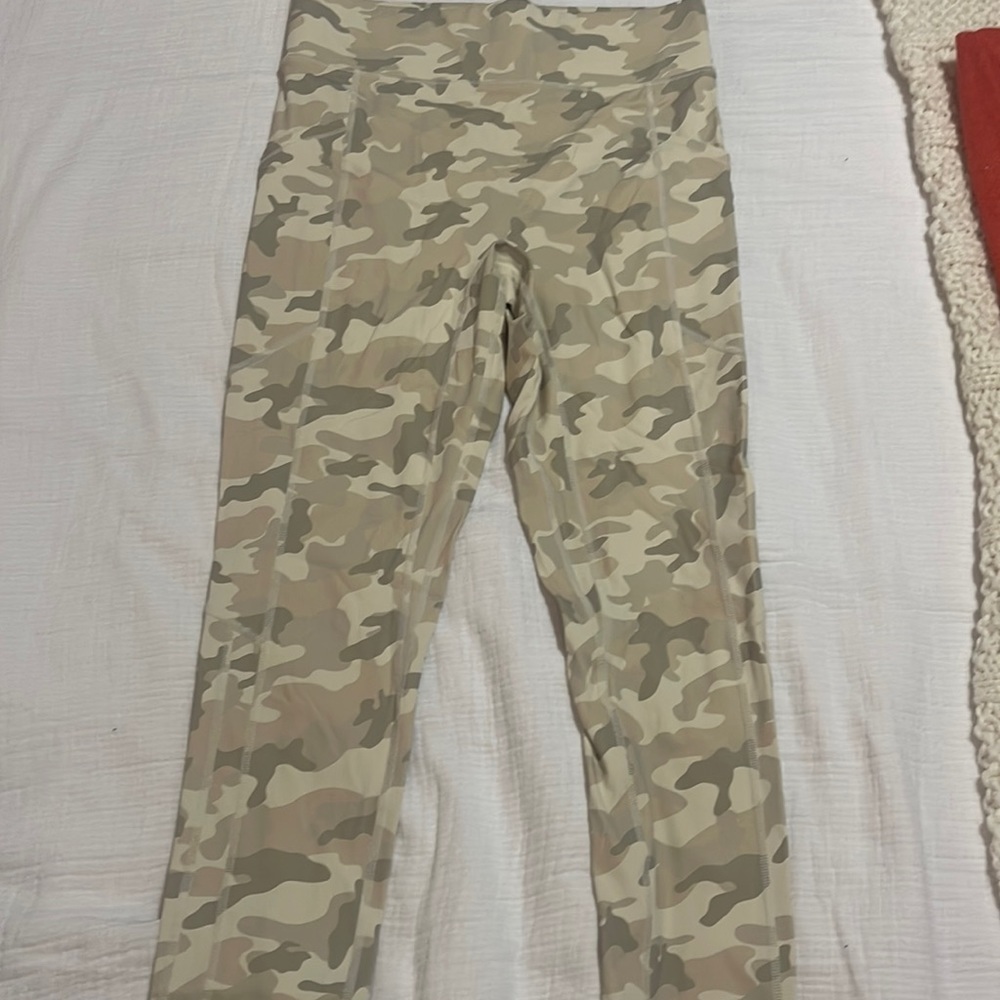 All access camo leggings